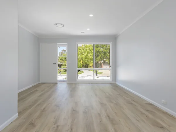 Example photo: an empty living room